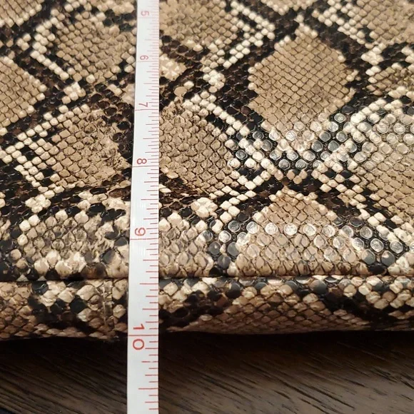 STEVE MADDEN faux reptile skin bag. - Picture 7 of 7
